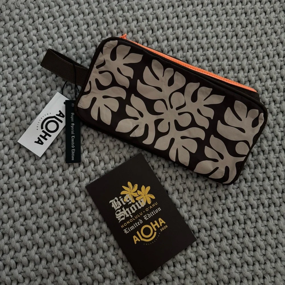 Aloha Collection• Super Special Limited Edition APPLIQUÉ DOPP KIT Coconut - Picture 2 of 11